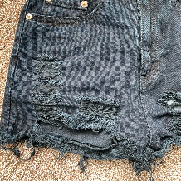 SIGNATURE8 BLACK DISTRESSED DEMIN SHORTS - Picture 3 of 4